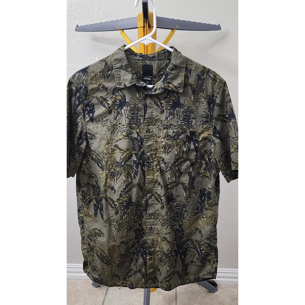 H&M Hawaiian Button Up Shirt Size M Short Sleeve 100% Cotton Palm Leaf Pattern